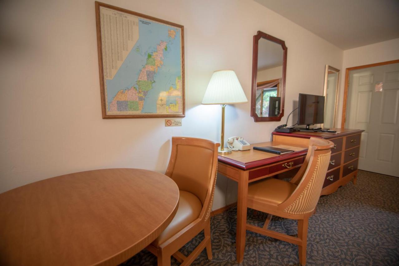 Coachlite Inn Sister Bay Dış mekan fotoğraf